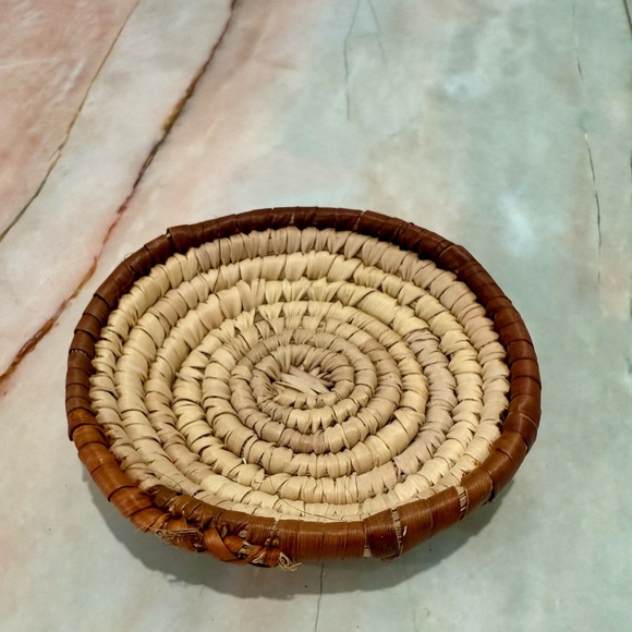 5/$20 Hand woven traditional palm fiber basket, NWOT - Picture 6 of 7